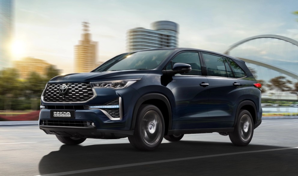Toyota Innova Hycross