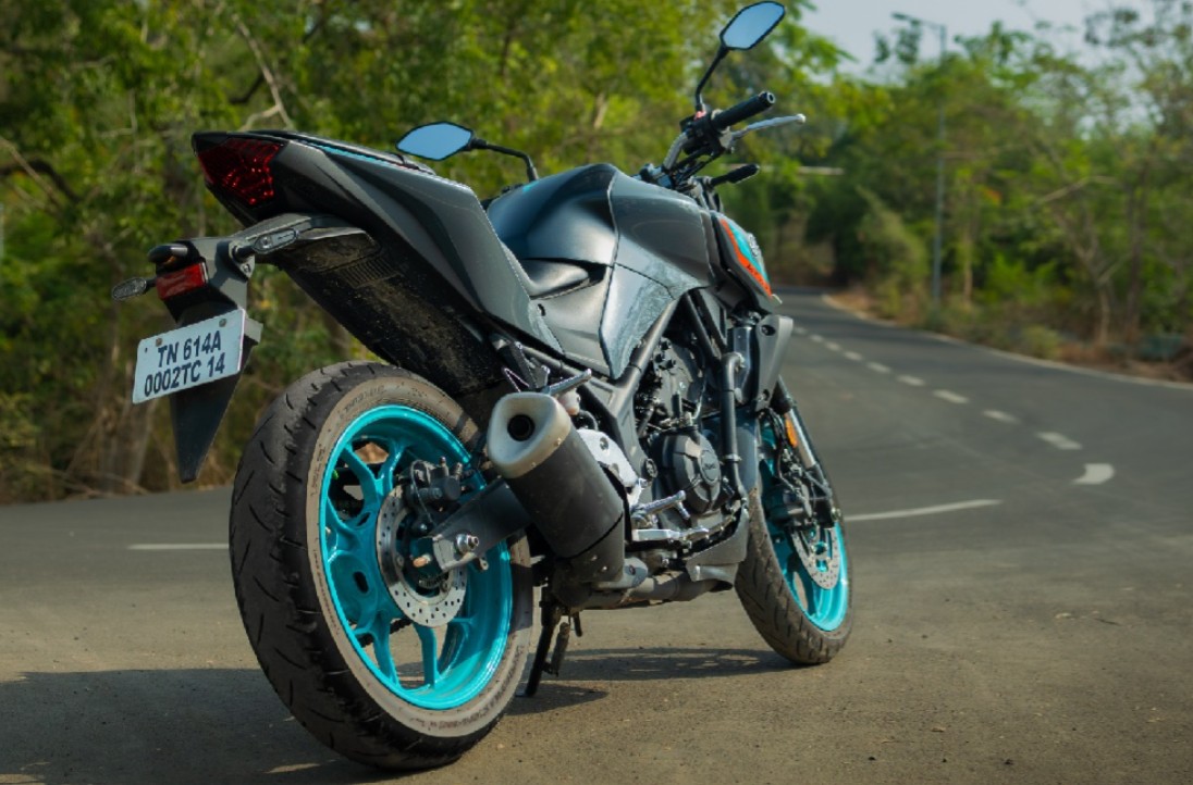 Yamaha MT 03: स्पोर्टी लुक, डिजिटल क्लस्टर और दमदार ट्विन-सिलेंडर इंजन के साथ, सिर्फ ₹3.50 लाख में उपलब्ध!