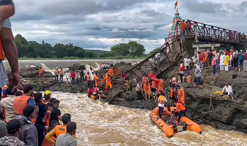 पुणे पुल हादसे में मृतकों के परिवारों को 5 लाख रुपये की सहायता: जानें पूरा मामला और बचाव कार्य की स्थिति!