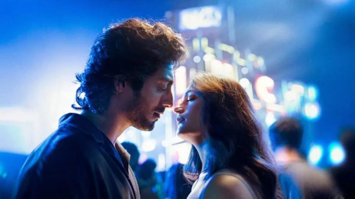 Saiyaara Reviews : ‘सैयारा’ की धूम: डेब्यू फिल्म से छाए आहान पांडे और अनीत पड्ढा, फैंस बोले- जन्मा है नया सुपरस्टार