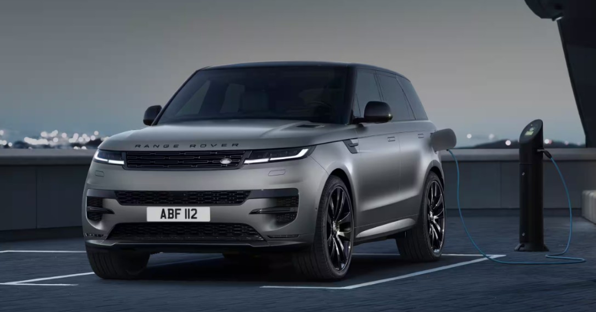 रेंज रोवर स्पोर्ट: ₹1.45 करोड़ से शुरू, 346bhp पावर, 234 किमी/घंटा टॉप स्पीड और 13.1 इंच टचस्क्रीन के साथ! लक्ज़री SUV का बेजोड़ अनुभव, जानें क्यों यह हर कार प्रेमी का है सपना?