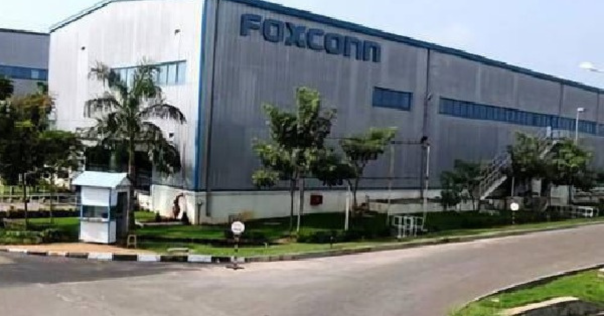 फॉक्सकॉन से चीनी इंजीनियरों की वापसी: भारत में आईफोन उत्पादन पर क्या होगा असर?