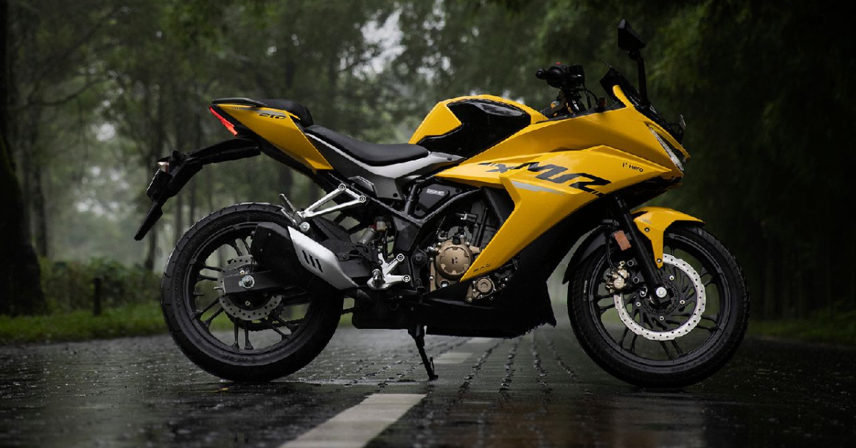 हीरो Karizma XMR 210: स्पोर्टी डिजाइन, 6-स्पीड गियरबॉक्स और दमदार फीचर्स, कीमत ₹1.81–₹2.02 लाख एक्स-शोरूम